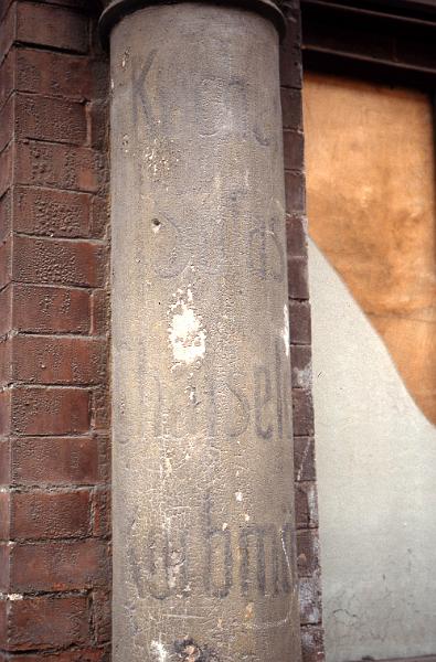 Halle, August-Bebel-Str. 7, 28.4.1998.jpg - Küchen - Sofas - Chaiselongue - Korbmöbel